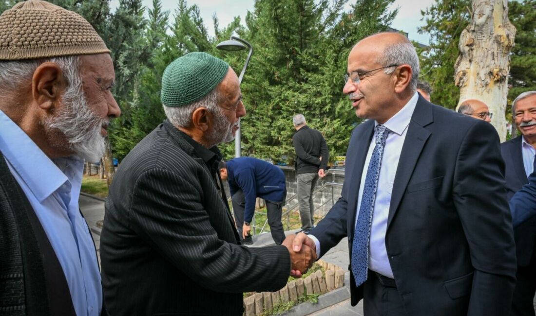Malatya Büyükşehir Belediye Başkanı Sami Er, Hürriyet Parkı'ndaki Vefa Konağı'nda