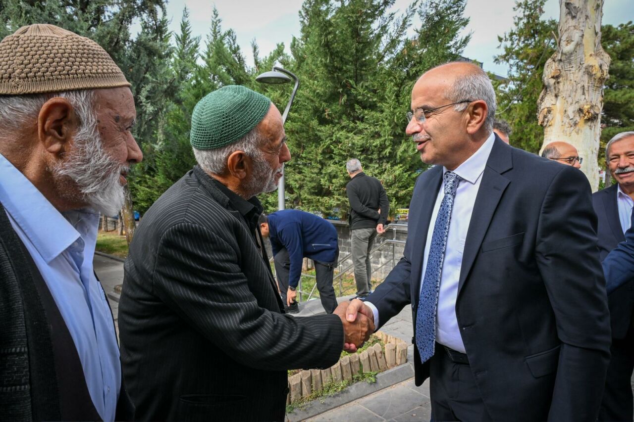 Malatya Büyükşehir Belediye Başkanı Sami Er, Hürriyet Parkı'ndaki Vefa Konağı'nda