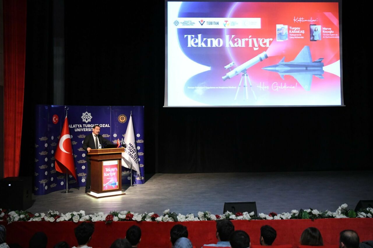Malatya Turgut Özal Üniversitesi’nde düzenlenen “Tekno Kariyer” programında Türkiye’nin ilk