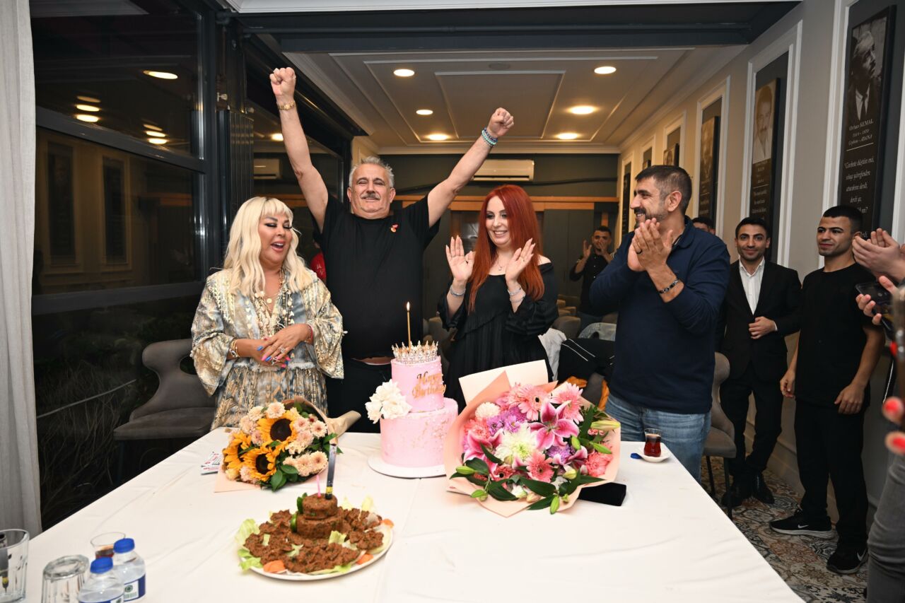 Moda dünyasının önde gelen ismi Selma Oruç, dostlarının yoğun ilgisi