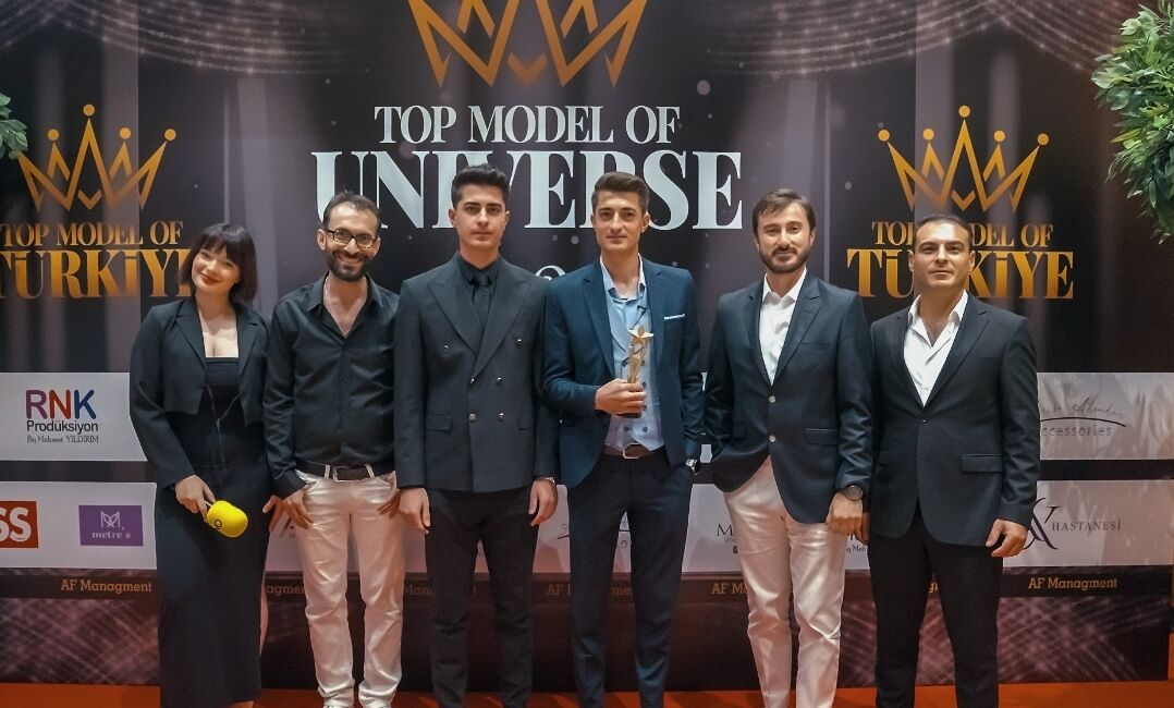 Moda, zarafet ve ışıltının buluştuğu Top Model of Universe, bu