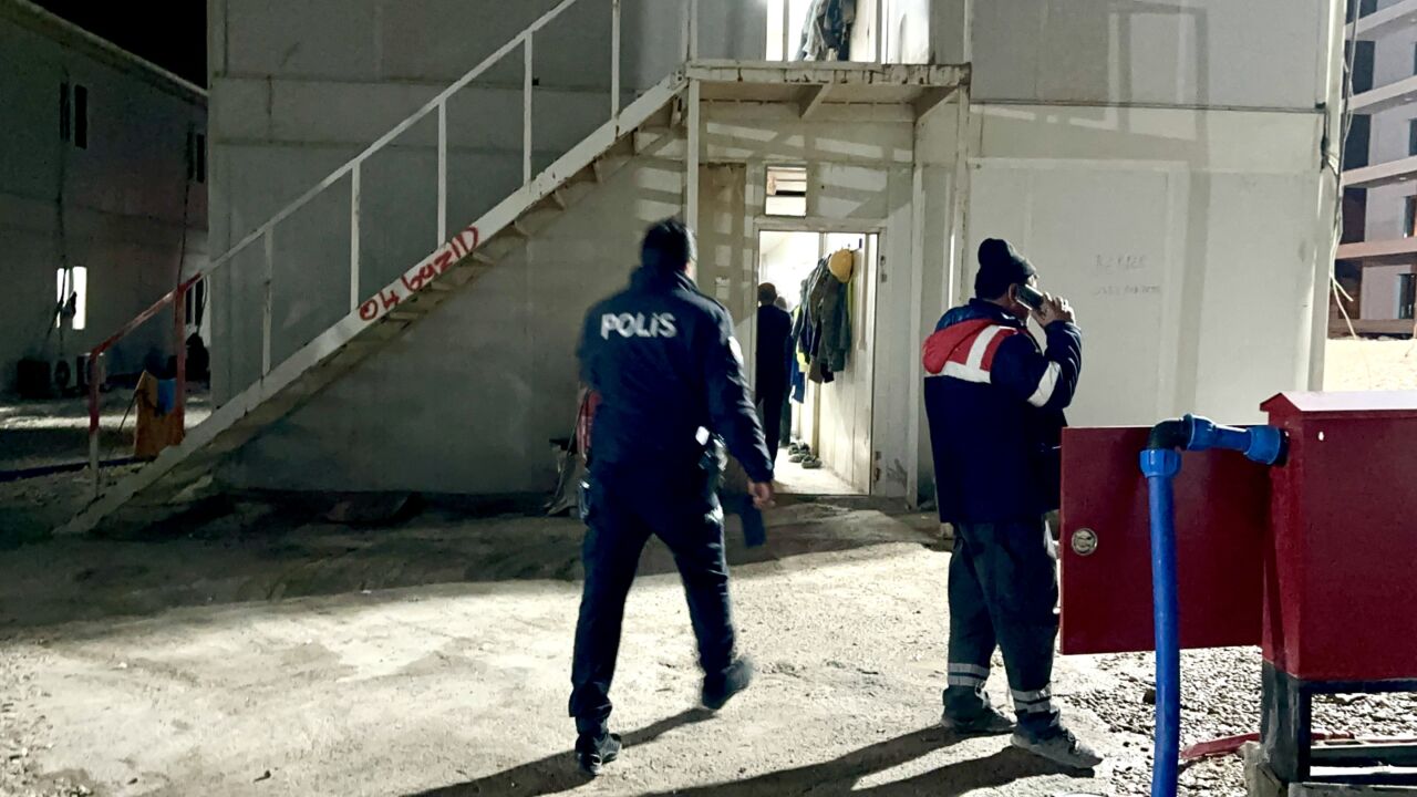 Malatya'nın Taştepe Mahallesi'ndeki TOKİ şantiye alanında çalışan Derviş Sontay (38),