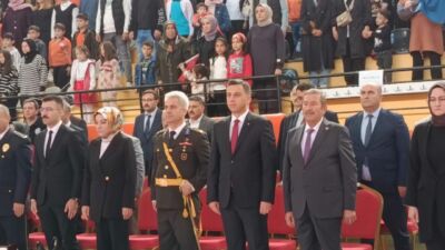 Darende’de Cumhuriyet’in 102. yılı kutlamaları büyük bir coşkuyla gerçekleştirildi. Etkinlikler,
