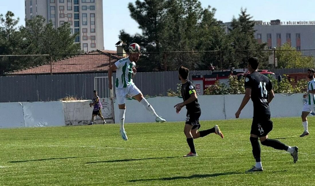 Nesine.com 3. Lig 2. Grup'ta Malatya Yeşilyurtspor, deplasmanda Diyarbekirspor karşısında