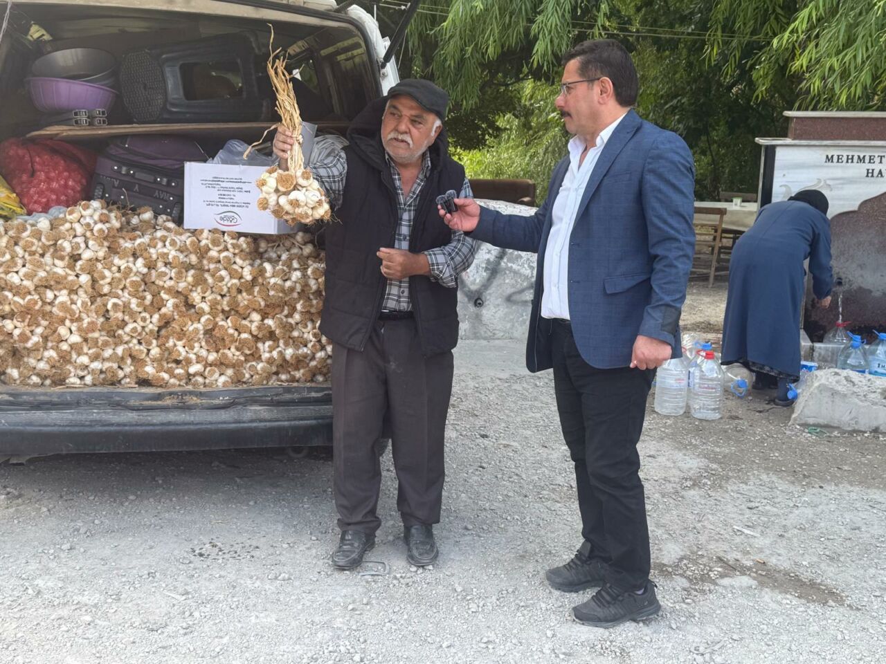 Malatyalı Mehmet Gündoğdu, Kastamonu'dan getirdiği meşhur Taşköprü sarımsağını Darende D-300