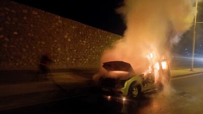 Malatya'da çevreyolu üzerinde seyreden hafif ticari bir araçta yangın çıktı.