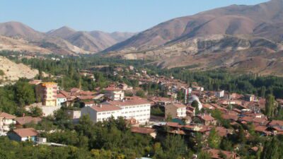 Yaz aylarının kalabalık ilçesi Yeşilyurt, doğal güzelliklerinin yanı sıra köklü