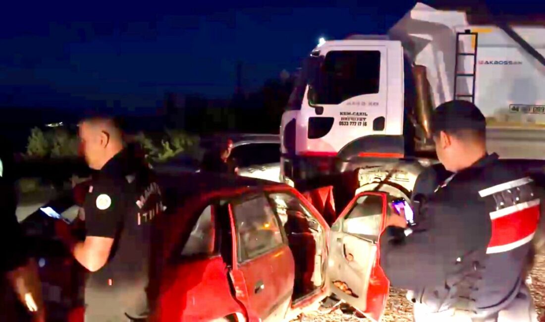 Malatya-Doğanşehir karayolu Kelhalil mevkiinde hafriyat kamyonu ile otomobilin karıştığı trafik