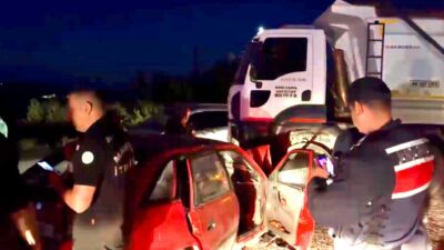 Malatya-Doğanşehir karayolu Kelhalil mevkiinde hafriyat kamyonu ile otomobilin karıştığı trafik