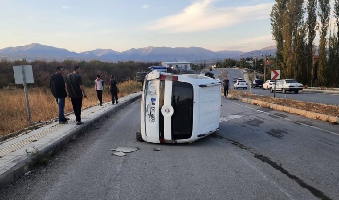 Malatya'nın Doğanşehir ilçesinde direksiyon hakimiyetini kaybeden bir otomobilin karşı şeride