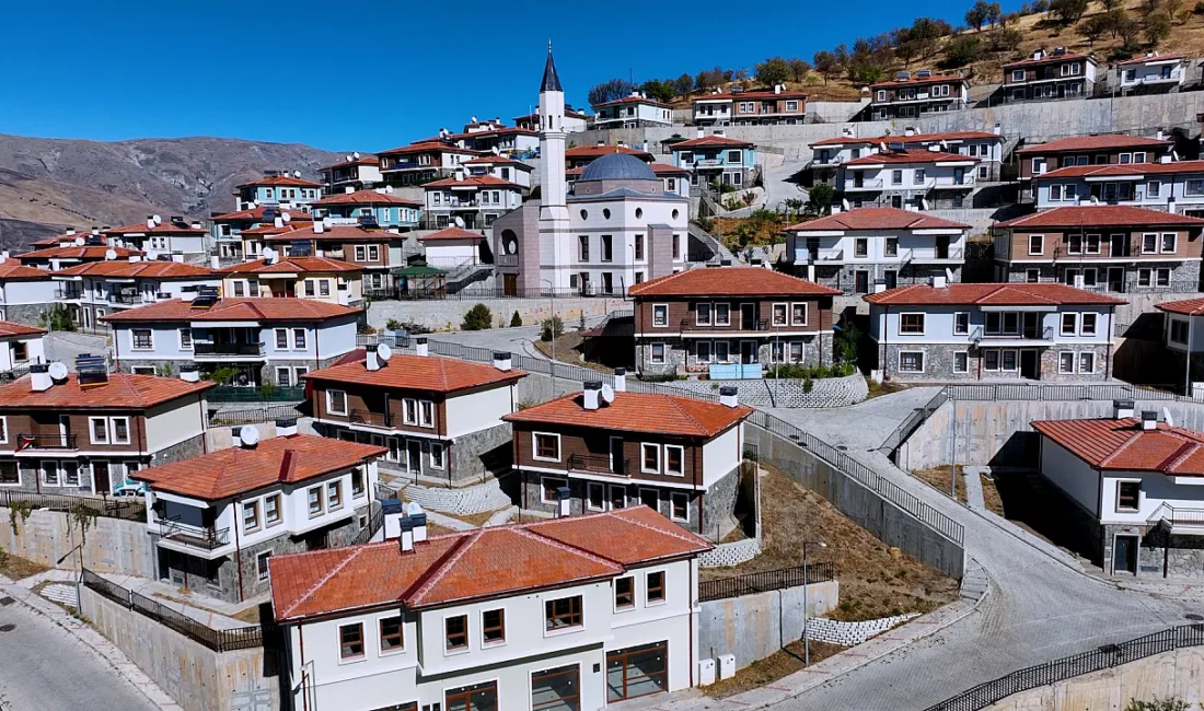 Malatya'nın Güneydoğu'sunda, kendine has coğrafyası ve zengin kültürel geçmişiyle dikkat