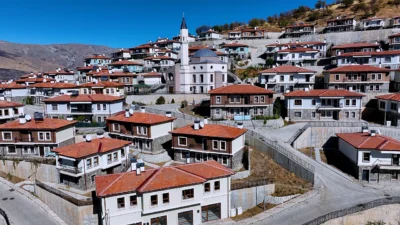 Malatya'nın Güneydoğu'sunda, kendine has coğrafyası ve zengin kültürel geçmişiyle dikkat