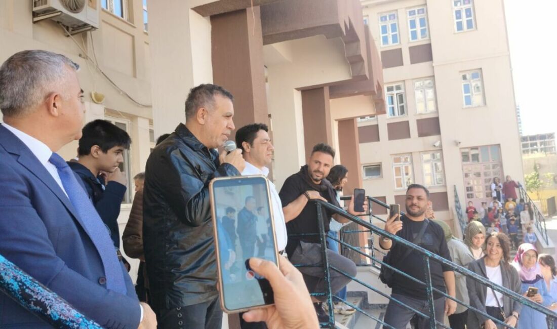 Malatya Kültür Yolu Festivali'nde sahne alan ünlü sanatçı Haluk Levent,
