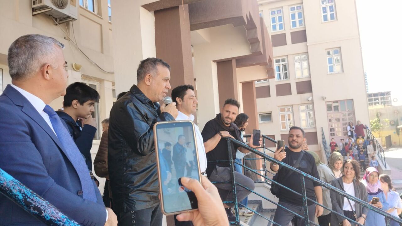 Malatya Kültür Yolu Festivali'nde sahne alan ünlü sanatçı Haluk Levent,
