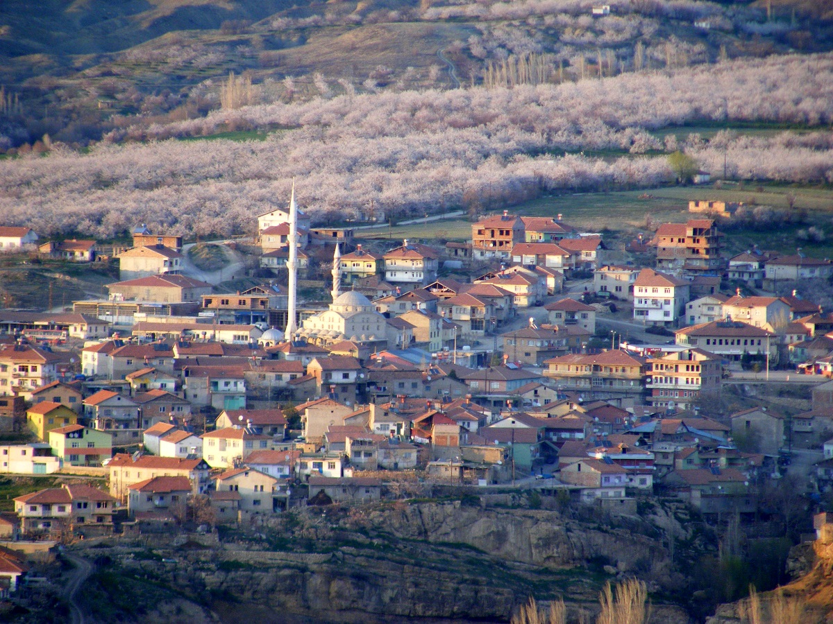Malatya'nın yüzölçümü en büyük ilçesi Hekimhan, M.Ö.'ye uzanan tarihi,