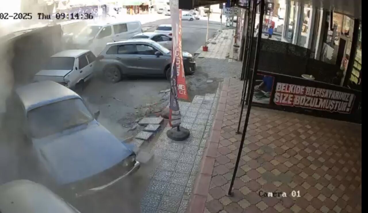 Malatya’da freni arızalanan hafriyat kamyonunun 15 araca ve bir elektrik