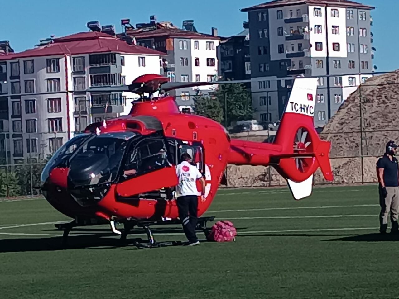 Malatya’nın Darende ilçesinde tarlada çalışan 61 yaşındaki A.K., ayağını çapa