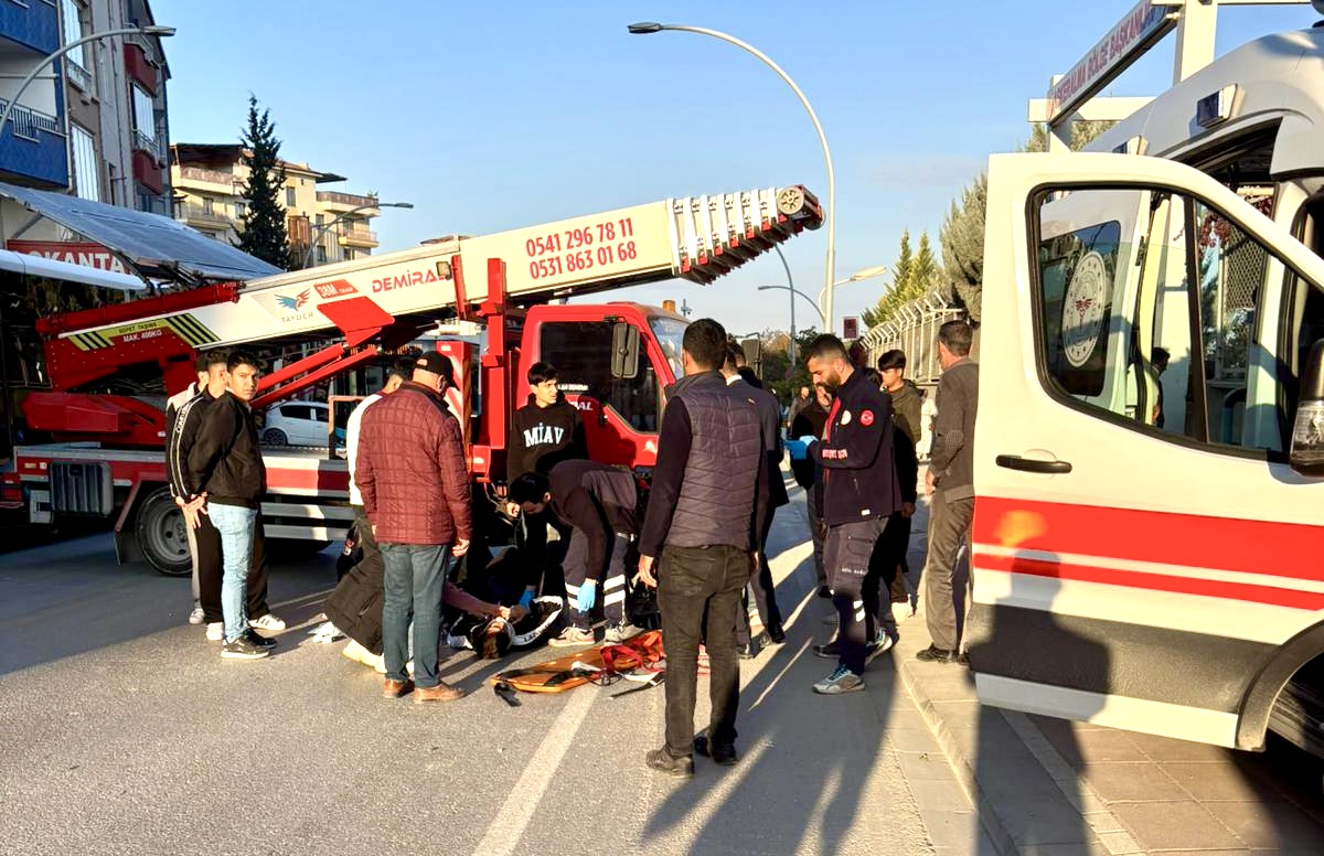 Malatya’nın Battalgazi ilçesinde sabah saatlerinde U dönüşü yapan bir vinç