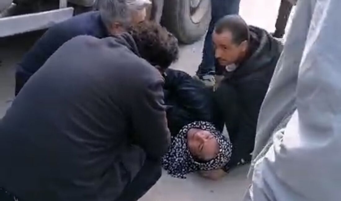 Malatya’nın Battalgazi ilçesi Sivas Caddesi’nde yolun karşısına geçmeye çalışan bir