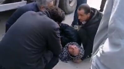 Malatya’nın Battalgazi ilçesi Sivas Caddesi’nde yolun karşısına geçmeye çalışan bir