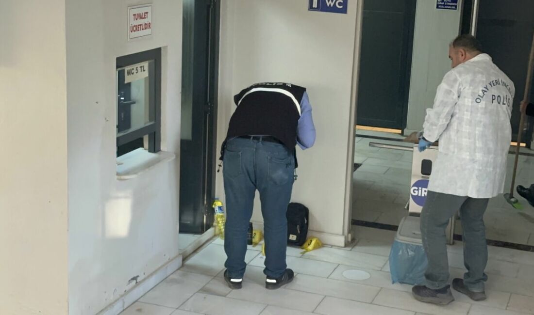 Kernek Karagözlüler Camisi tuvaleti önünde pet şişe içinde benzin ve