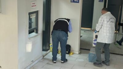 Kernek Karagözlüler Camisi tuvaleti önünde pet şişe içinde benzin ve
