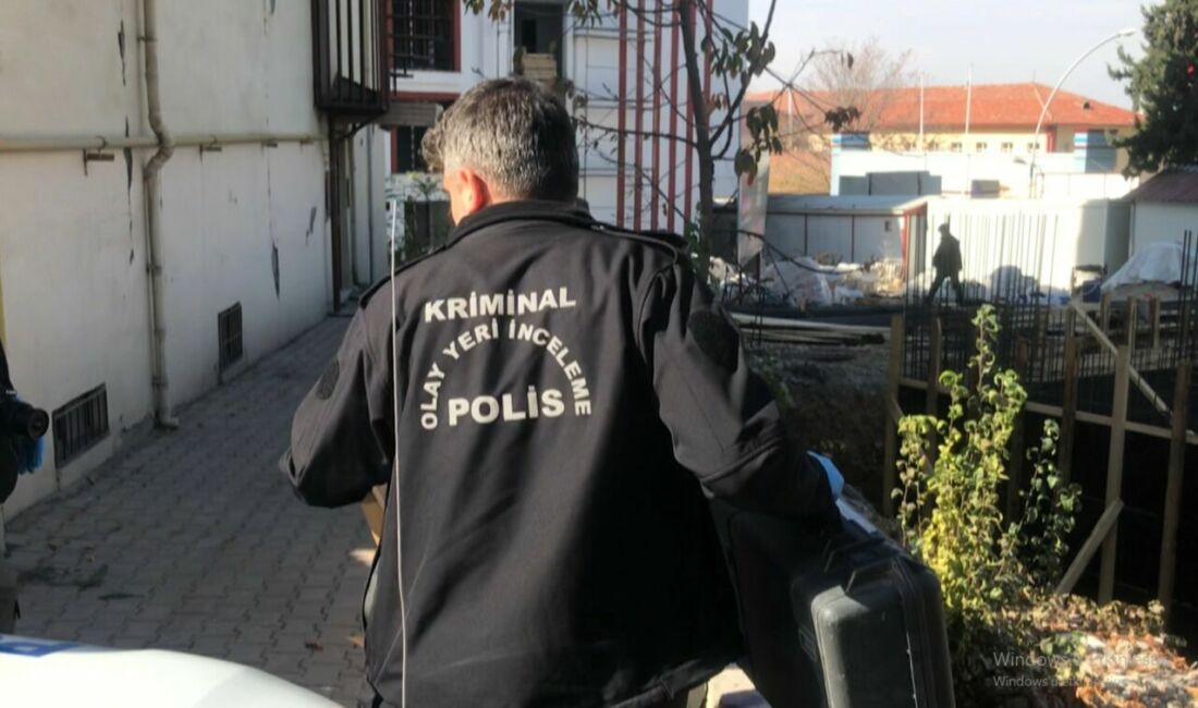 Malatya’da yerinde dönüşüm projesi kapsamında devam eden bir inşaatta çalışan
