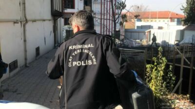 Malatya’da yerinde dönüşüm projesi kapsamında devam eden bir inşaatta çalışan