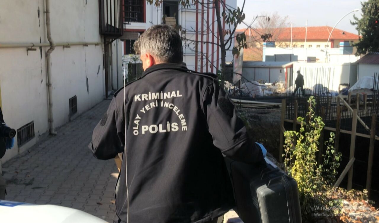 Malatya’da yerinde dönüşüm projesi kapsamında devam eden bir inşaatta çalışan