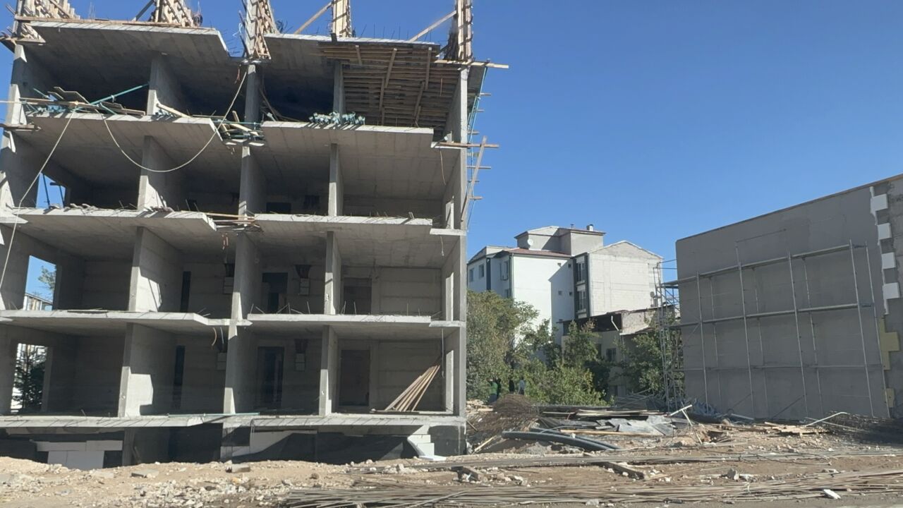 Malatya Yeşilyurt'ta, rezerv alan projesi kapsamındaki bir inşaatta feci bir