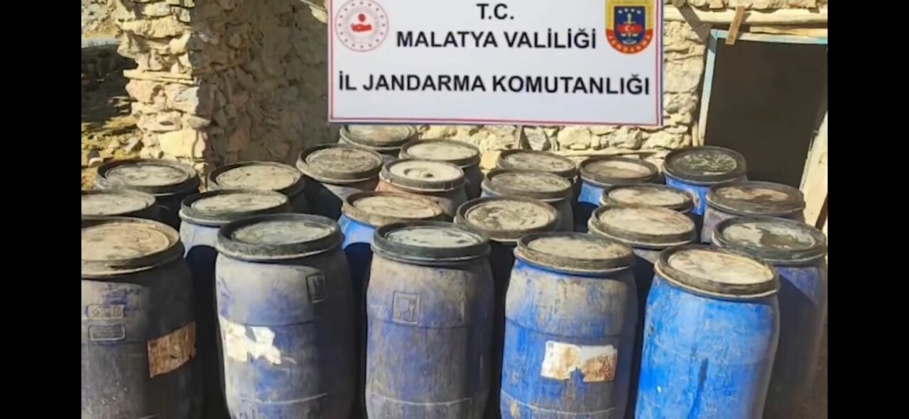 SPOT: Malatya İl Jandarma Komutanlığı ekipleri, Yeşilyurt'ta düzenlediği operasyonda, aralarında