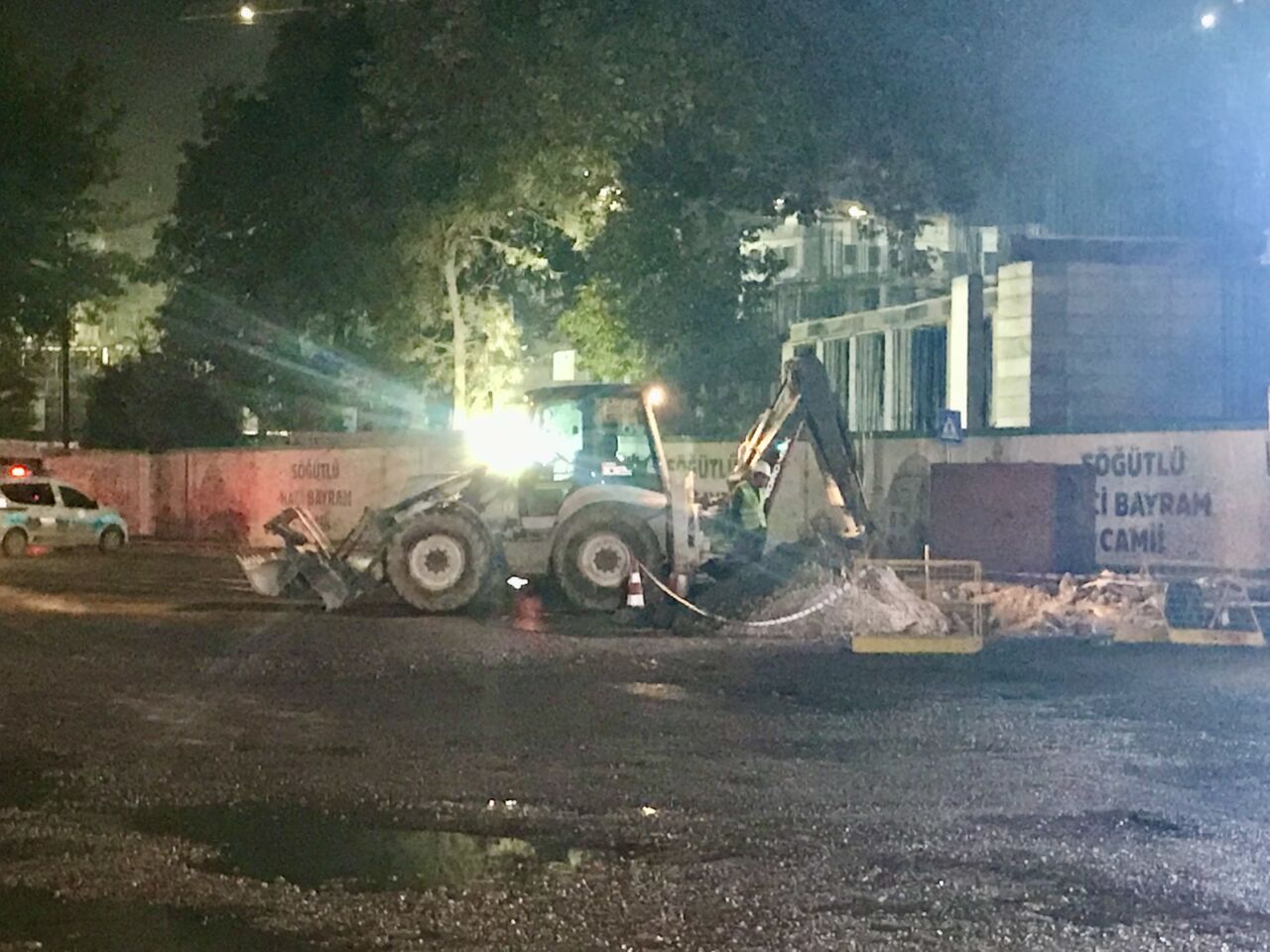 Malatya Fuzuli Caddesi Valilik binası yanında yapılan altyapı çalışması sırasında