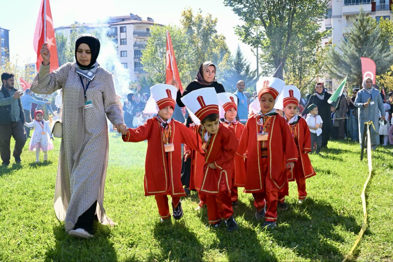 Malatya’da 2025 Aile Yılı Etkinlikleri kapsamında düzenlenen “Bed-i Besmele ve