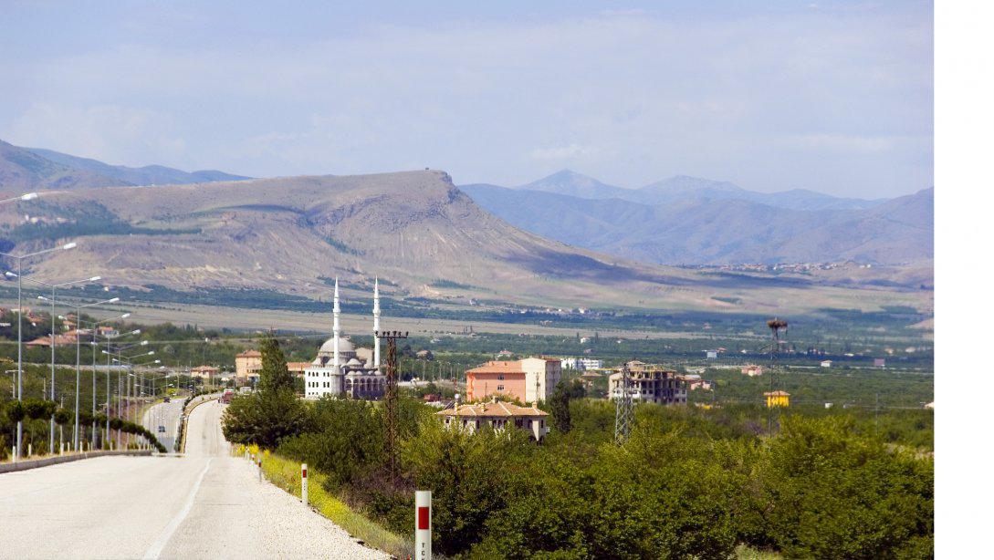 Doğu'nun incisi Malatya'nın 1990 yılında ilçe olan Kale'si, köklü tarihi,