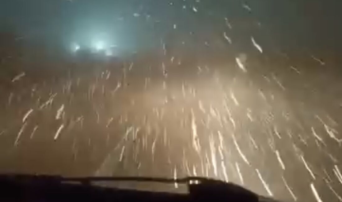 Malatya'da beklenen soğuk hava beraberinde mevsimin ilk kar yağışını getirdi.