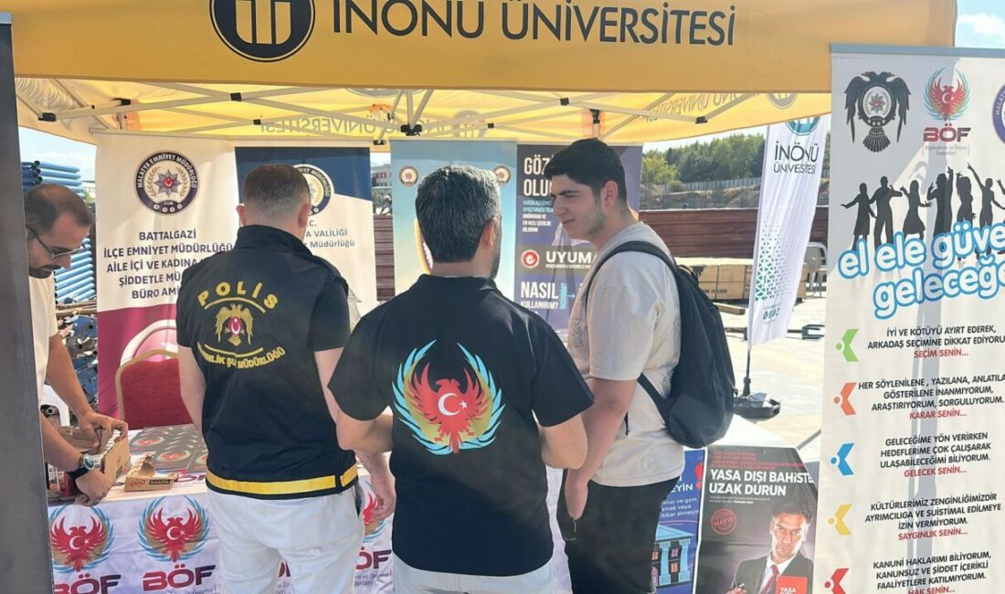Malatya İl Emniyet Müdürlüğü, İnönü Üniversitesi kampüsünde açtığı stantla öğrencileri