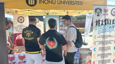 Malatya İl Emniyet Müdürlüğü, İnönü Üniversitesi kampüsünde açtığı stantla öğrencileri