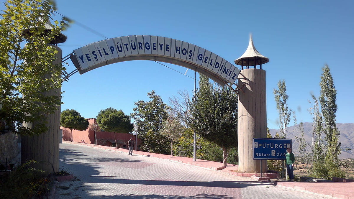 İmrun (İstenen Yer) adıyla anılan, Nemrut'un doğu yakasına ev