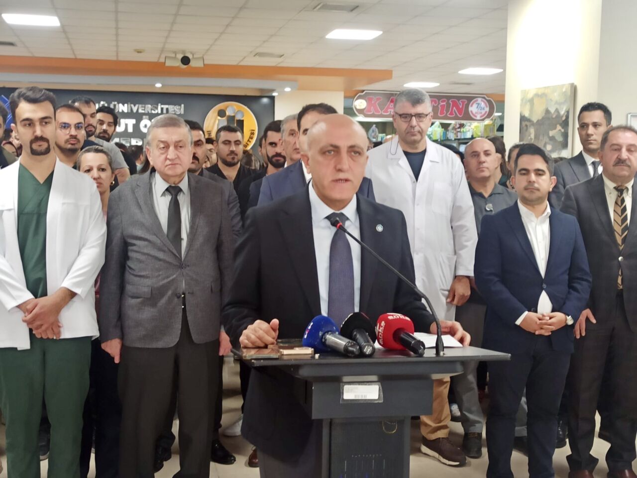 Malatya İnönü Üniversitesi Turgut Özal Tıp Merkezi’nde bir hekimin hasta