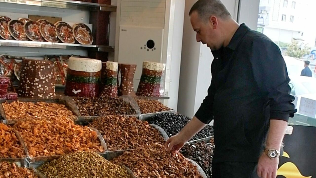 MAGİNDER Başkanı Salih Karademir, Malatya-Elazığ arasındaki "kayısı polemiğine" sert çıkarak,