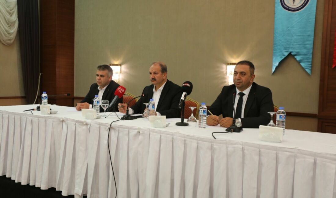 Sağlık-Sen Genel Başkanı Mahmut Faruk Doğan, Malatya'da konuştu: İşçi-memur ayrımı
