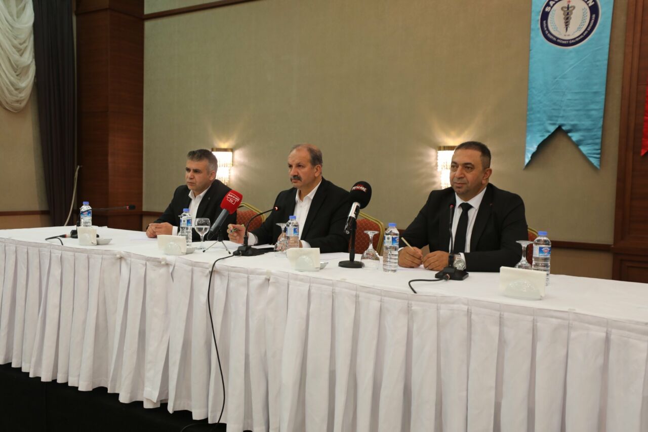 Sağlık-Sen Genel Başkanı Mahmut Faruk Doğan, Malatya'da konuştu: İşçi-memur ayrımı