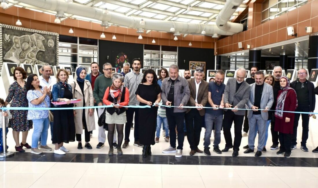 Meral Göksu Sağdıç'ın "Azura" isimli sergisi, Sanat Sokağı Sergi Salonu'nda