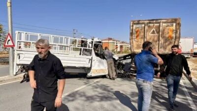 Ölüm Virajına Kasis Talebi: Yeşilyurt'ta Yaşanan Trafik Kazasında Mahalle Sakinleri