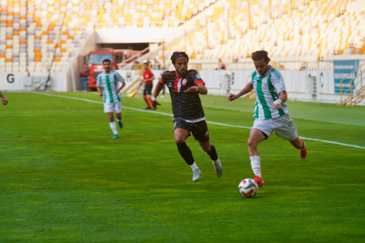 Nesine 3. Lig 2. Grup mücadelesinde Malatya Yeşilyurtspor, kendi sahasında