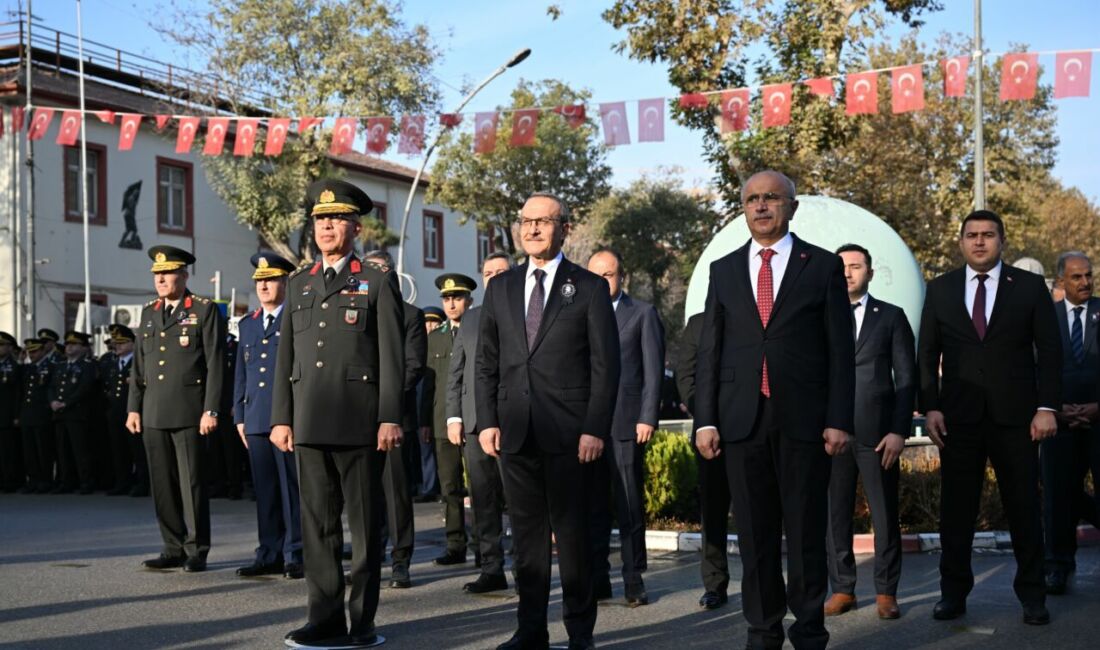 Malatya'da, Türkiye Cumhuriyeti'nin kurucusu Gazi Mustafa Kemal Atatürk'ün ebediyete intikalinin