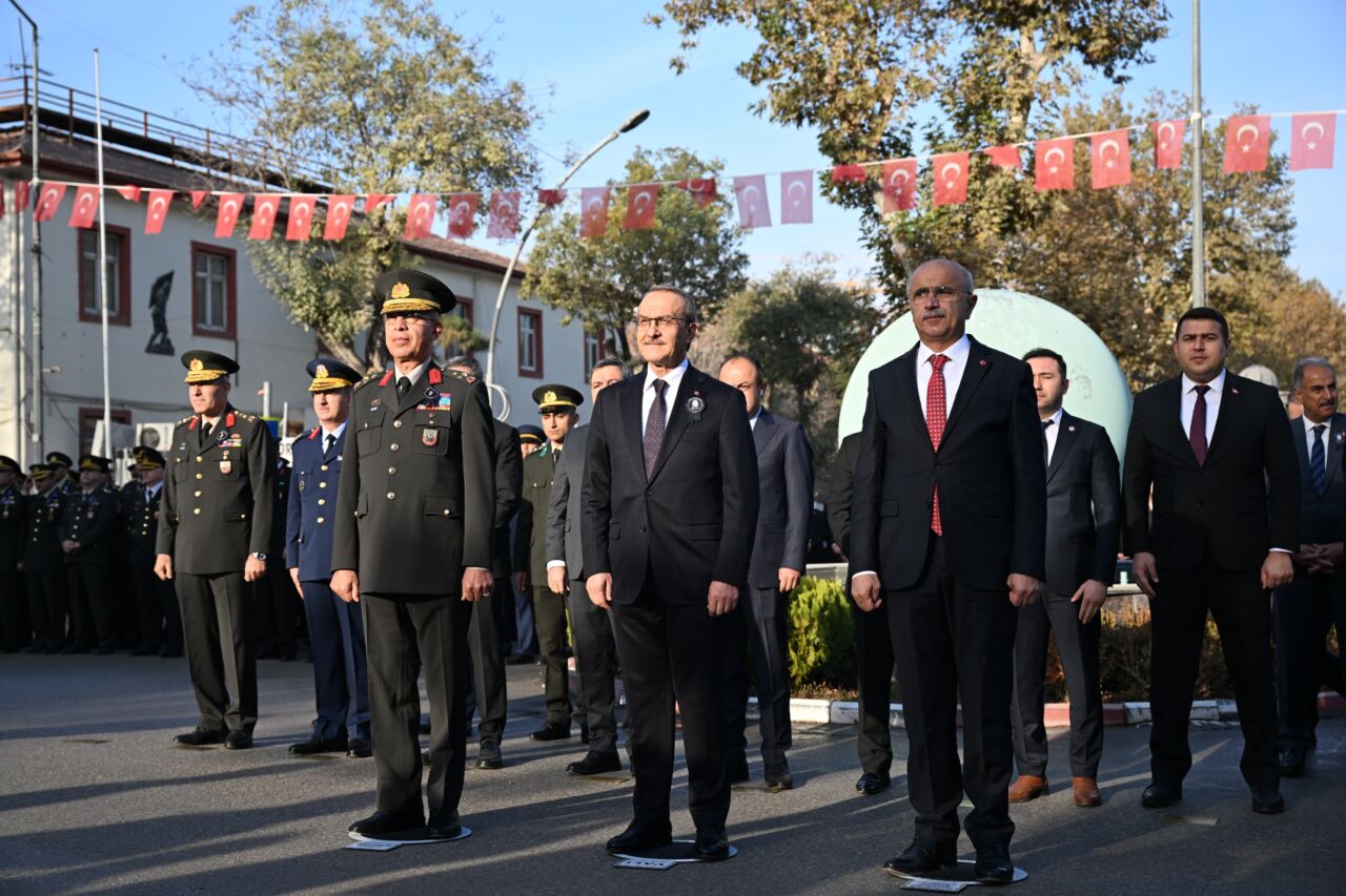 Malatya'da, Türkiye Cumhuriyeti'nin kurucusu Gazi Mustafa Kemal Atatürk'ün ebediyete intikalinin