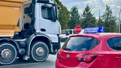 Malatya Şehir Mezarlığı çevresinde sürücü adaylarının direksiyon eğitimi yaptığı güzergâhta,
