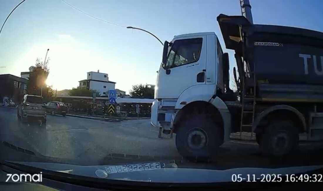 Öncelik Kendisinde Olan Sürücüyü Tehlikeye Attı! Hafriyat Kamyonlarının Kuralsızlığına Tepkiler