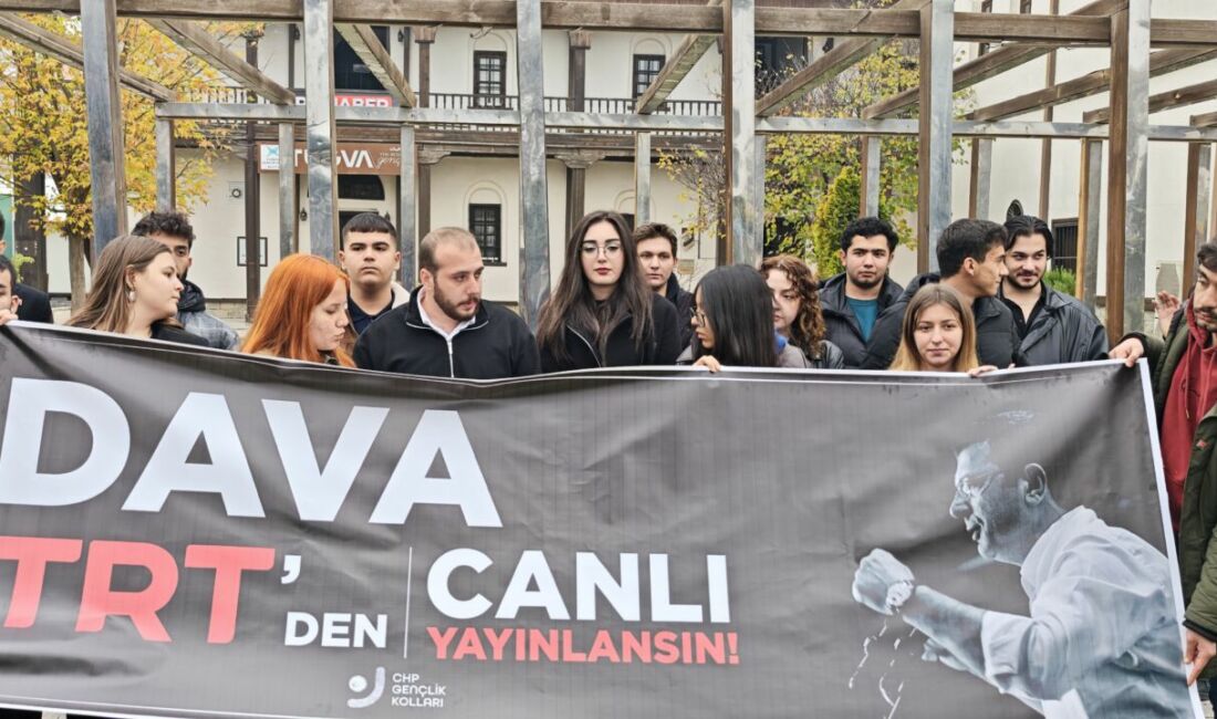 CHP Malatya Gençlik Kolları, TRT İl Temsilciliği önünde yaptığı basın